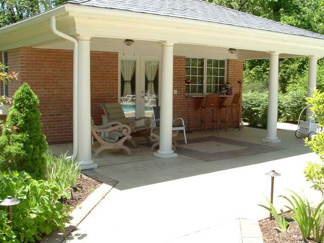 Front of brick cabana with pillars designed by landscape architect located in Cuyahoga County Ohio.